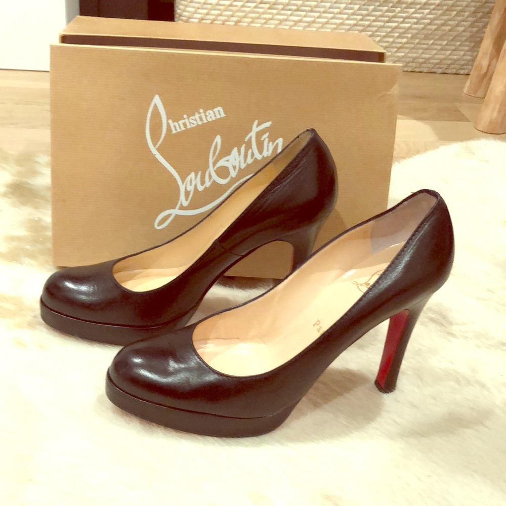 Louboutin Classic Bruges Black Pump - like new!